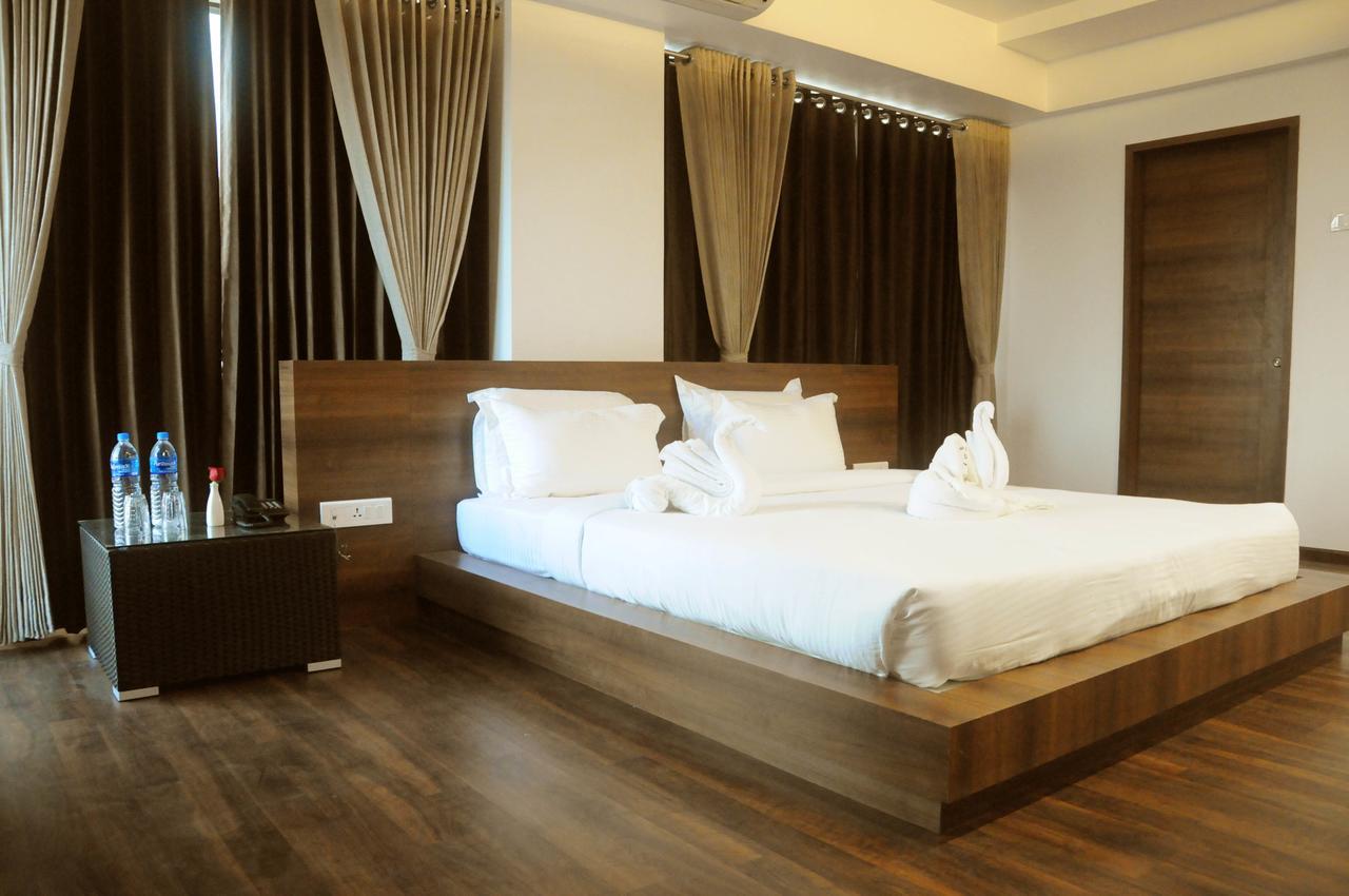 Hotel 3 Leaves Kolhapur Bagian luar foto