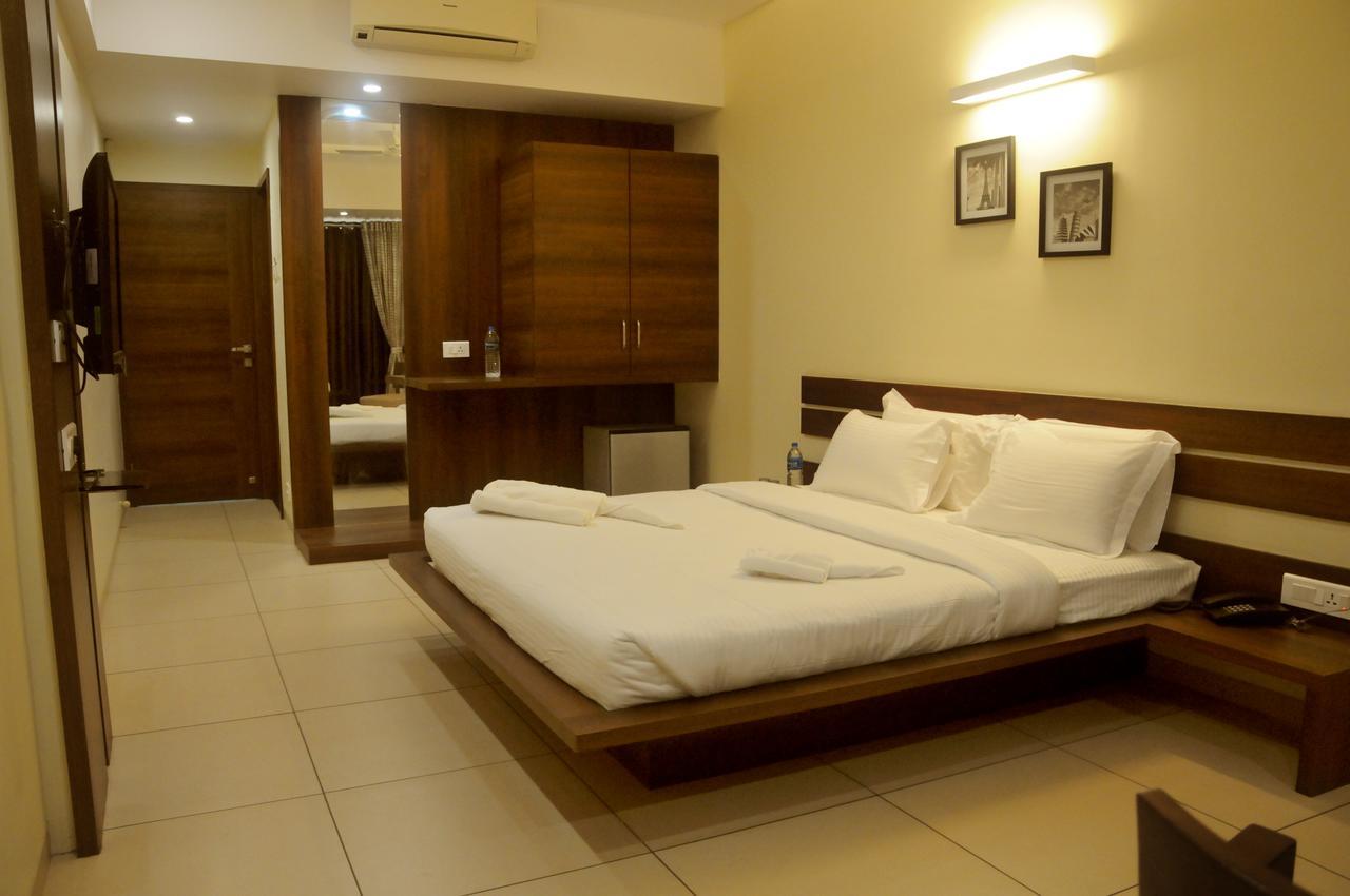 Hotel 3 Leaves Kolhapur Bagian luar foto