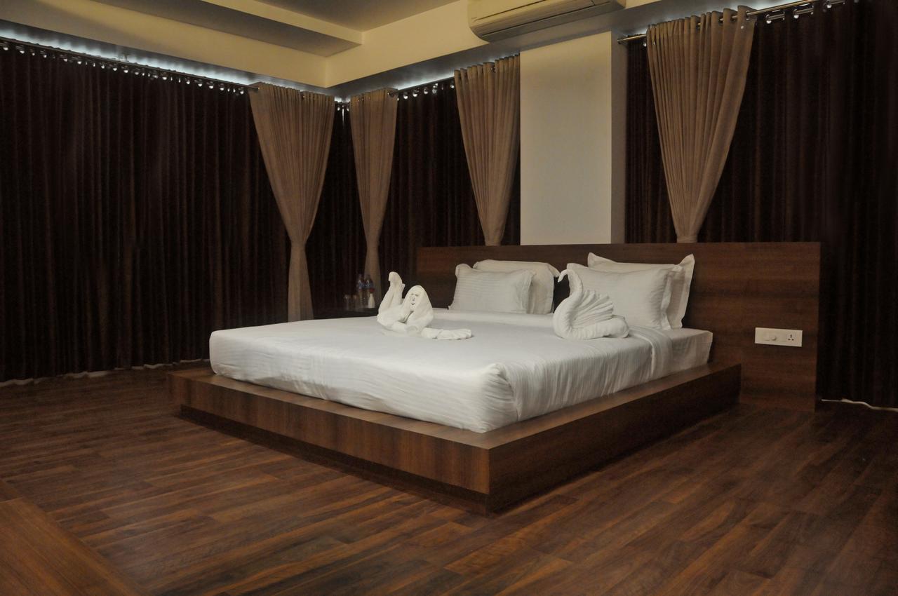 Hotel 3 Leaves Kolhapur Bagian luar foto
