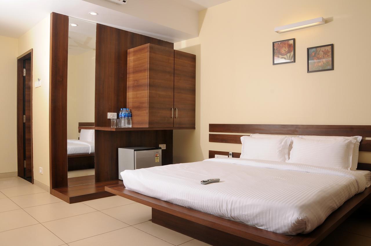 Hotel 3 Leaves Kolhapur Bagian luar foto