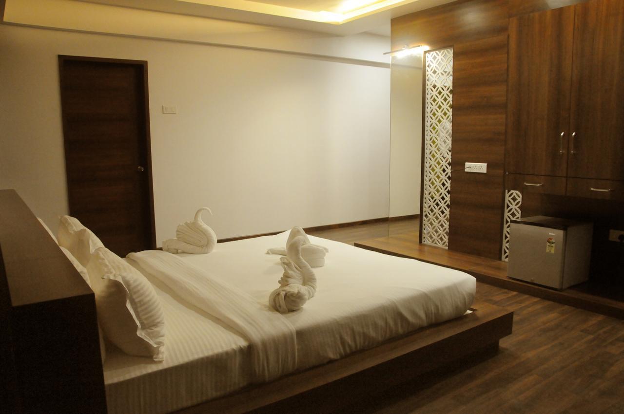 Hotel 3 Leaves Kolhapur Bagian luar foto
