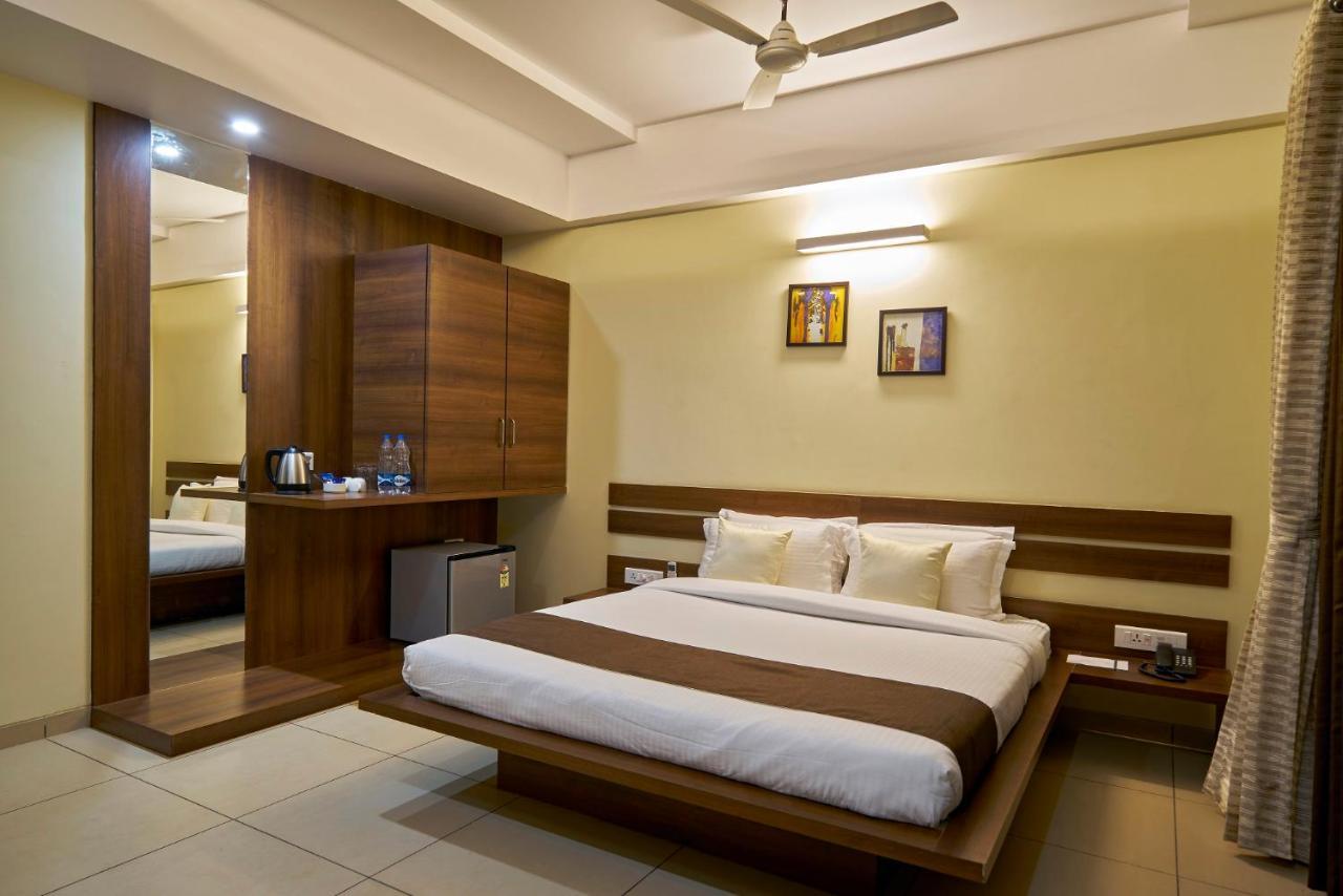 Hotel 3 Leaves Kolhapur Bagian luar foto