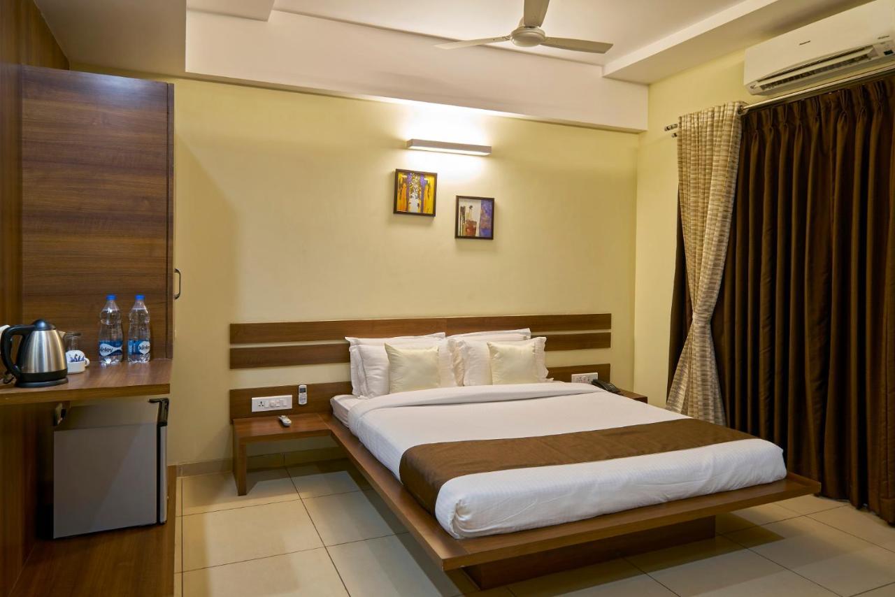 Hotel 3 Leaves Kolhapur Bagian luar foto