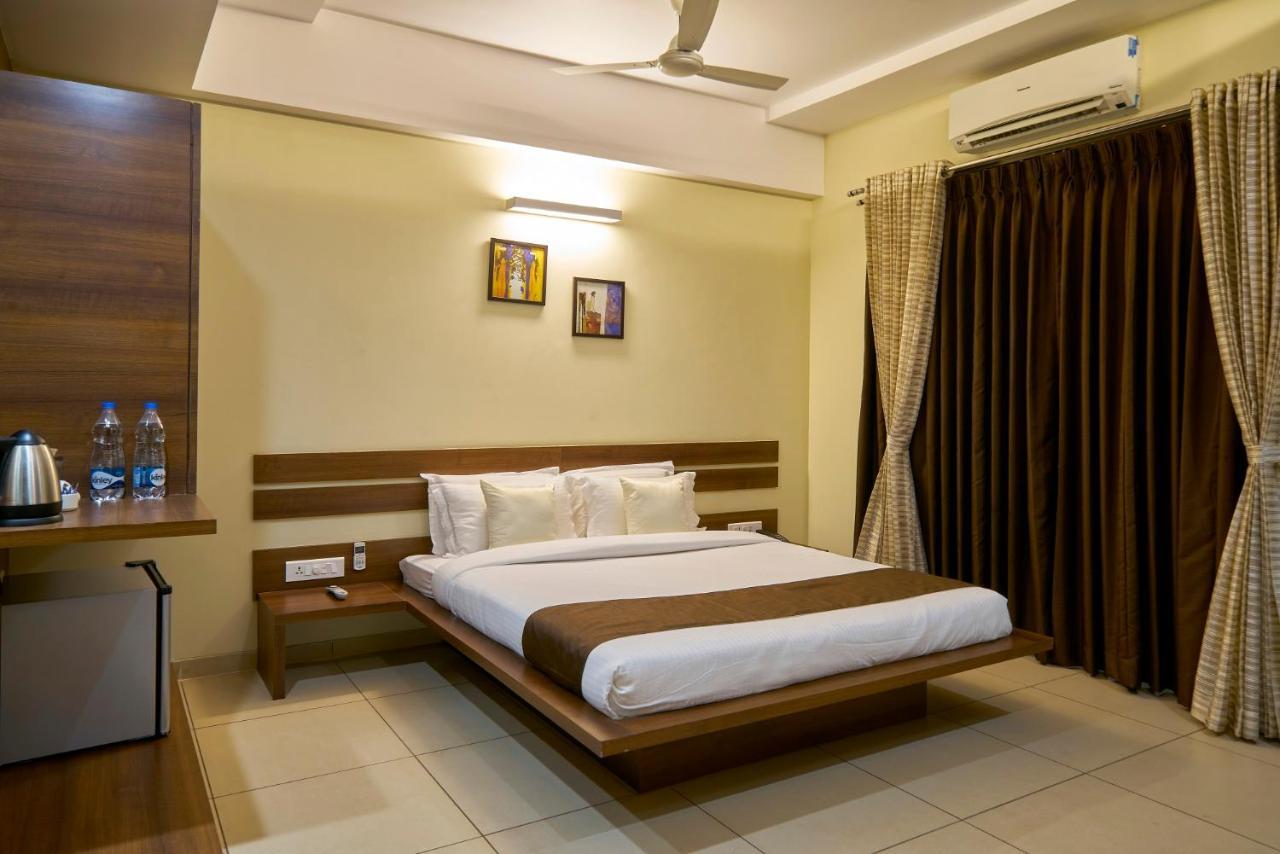 Hotel 3 Leaves Kolhapur Bagian luar foto